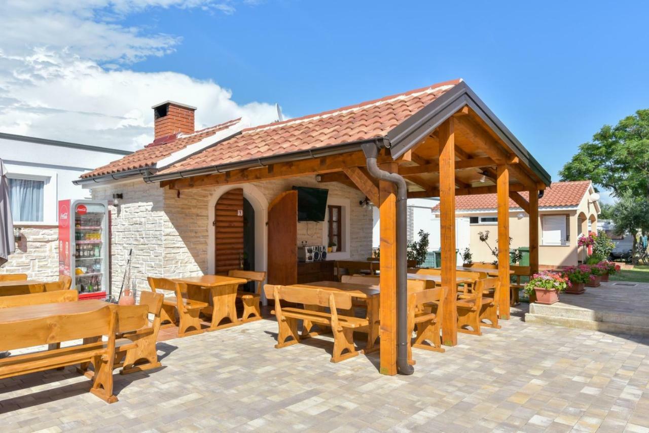 Bungalov Medanic - Private Pool Privlaka  Extérieur photo